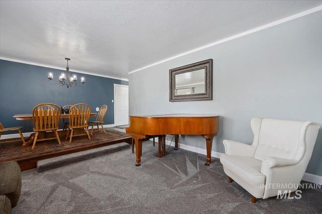 466 Carriage Ln, Twin Falls, ID 83301