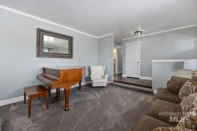 466 Carriage Ln, Twin Falls, ID 83301