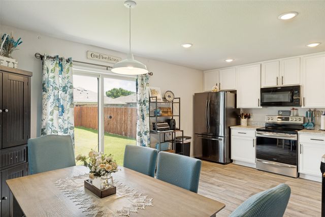816 Ravenwood Lane, Van Alstyne, TX 75495