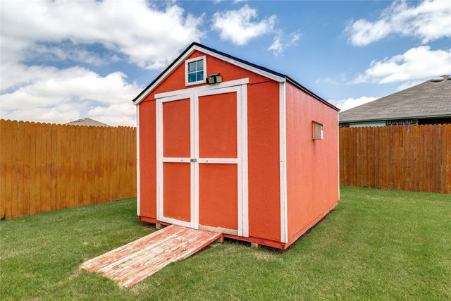 816 Ravenwood Lane, Van Alstyne, TX 75495