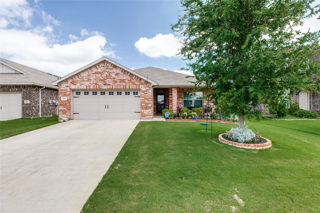 816 Ravenwood Lane, Van Alstyne, TX 75495