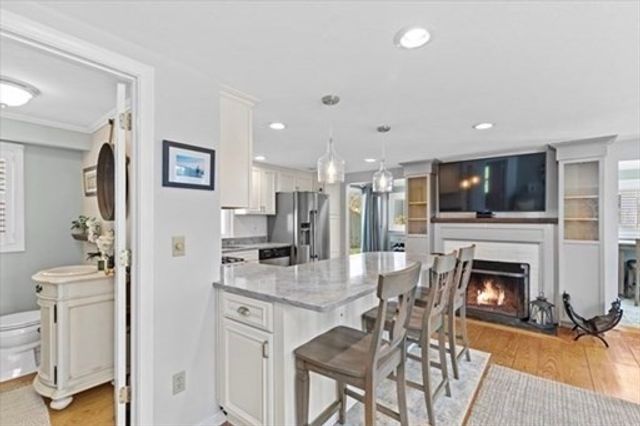 28 Manomet Beach Blvd, Plymouth, MA 02360