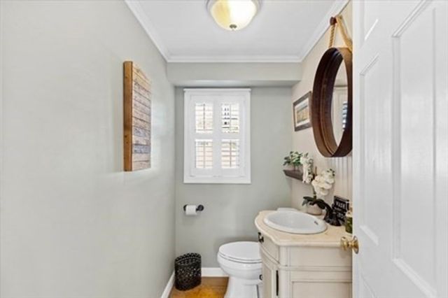 28 Manomet Beach Blvd, Plymouth, MA 02360