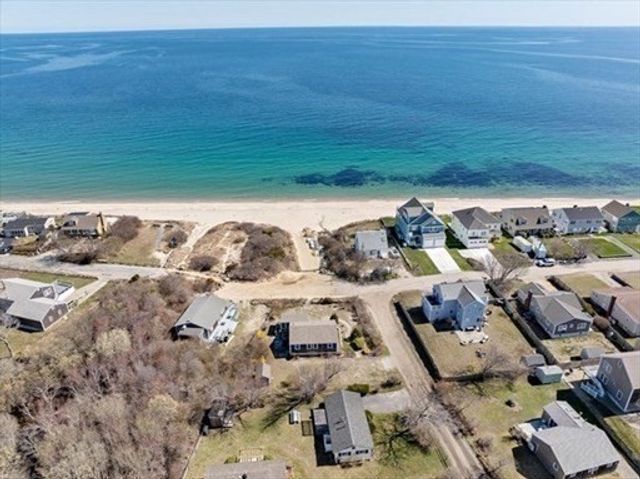 28 Manomet Beach Blvd, Plymouth, MA 02360