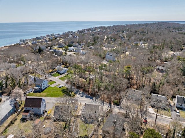 28 Manomet Beach Blvd, Plymouth, MA 02360