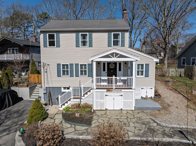 28 Manomet Beach Blvd, Plymouth, MA 02360