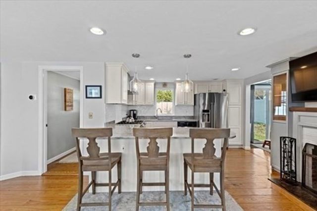 28 Manomet Beach Blvd, Plymouth, MA 02360