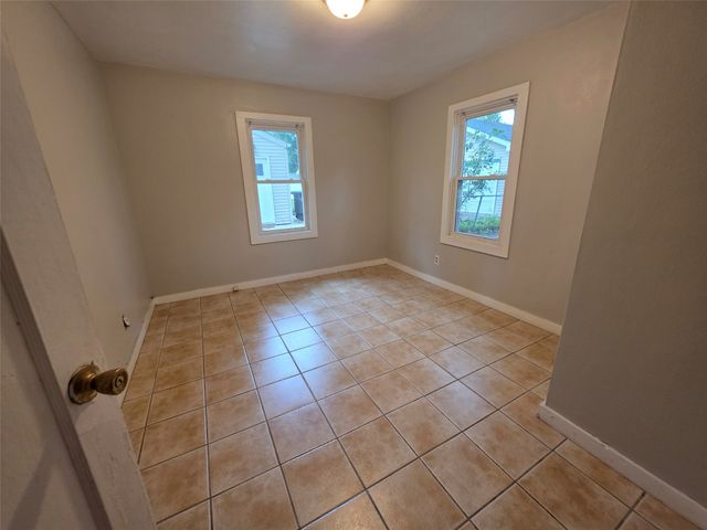 1619 E 29th Street, Des Moines, IA 50317