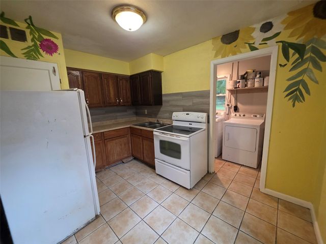 1619 E 29th Street, Des Moines, IA 50317