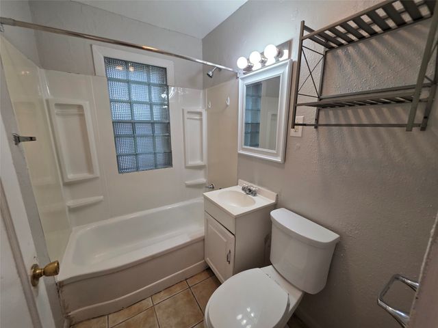 1619 E 29th Street, Des Moines, IA 50317