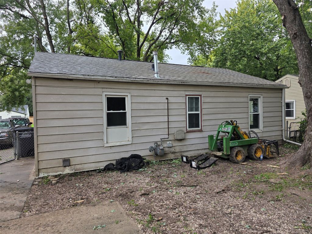 1619 E 29th Street, Des Moines, IA 50317
