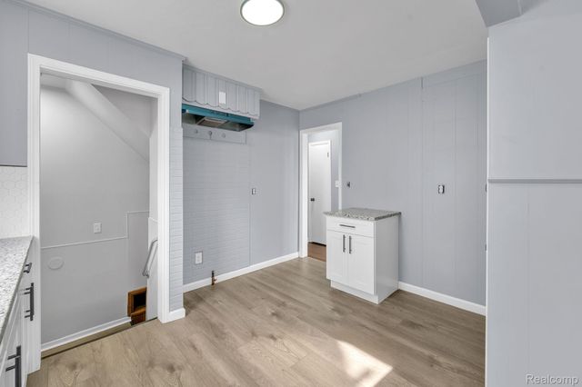 437 Mayflower Avenue, Lincoln Park, MI 48146