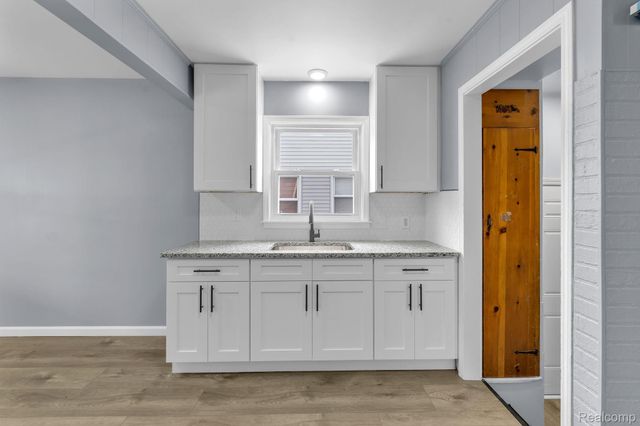 437 Mayflower Avenue, Lincoln Park, MI 48146