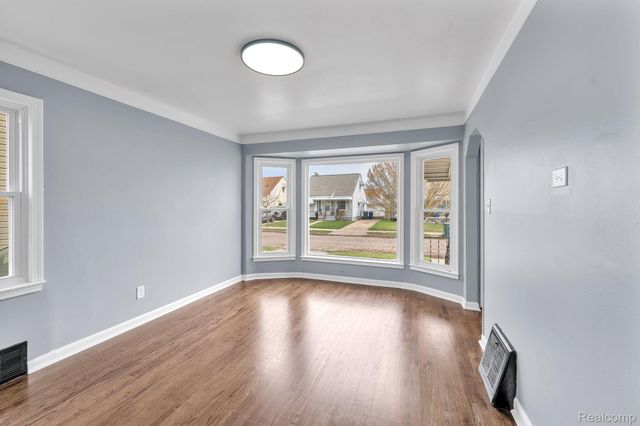 437 Mayflower Avenue, Lincoln Park, MI 48146