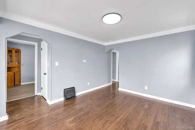 437 Mayflower Avenue, Lincoln Park, MI 48146