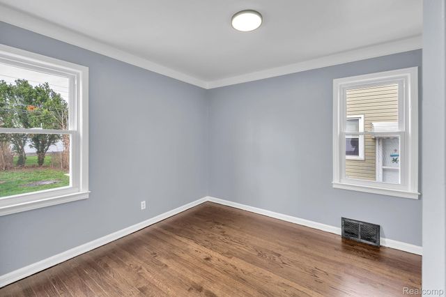 437 Mayflower Avenue, Lincoln Park, MI 48146