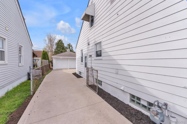 437 Mayflower Avenue, Lincoln Park, MI 48146