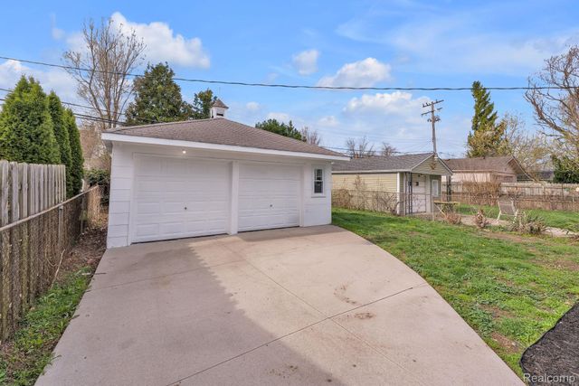 437 Mayflower Avenue, Lincoln Park, MI 48146