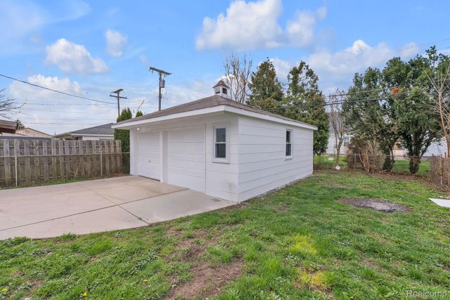 437 Mayflower Avenue, Lincoln Park, MI 48146