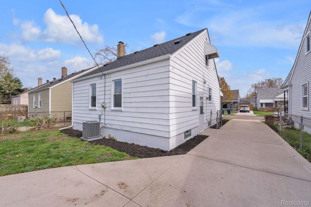 437 Mayflower Avenue, Lincoln Park, MI 48146