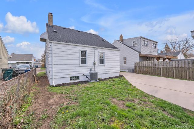 437 Mayflower Avenue, Lincoln Park, MI 48146