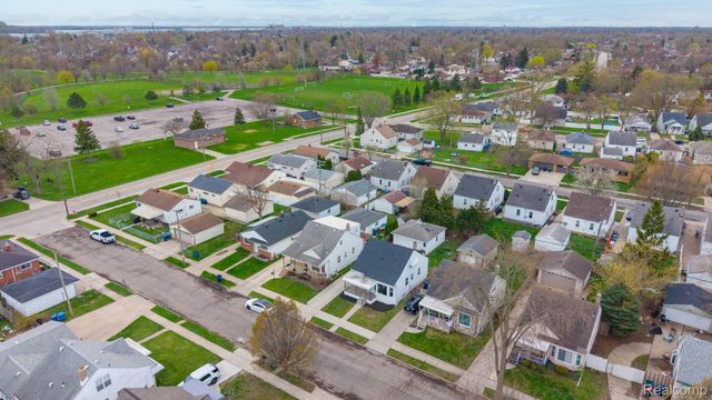 437 Mayflower Avenue, Lincoln Park, MI 48146