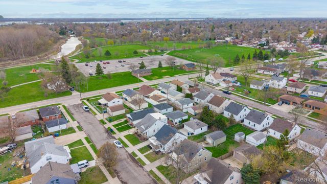 437 Mayflower Avenue, Lincoln Park, MI 48146