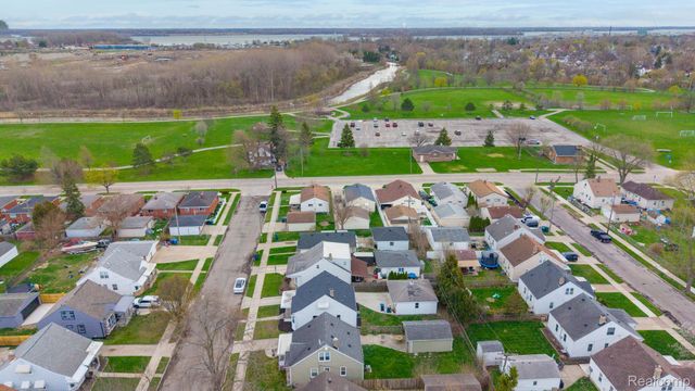 437 Mayflower Avenue, Lincoln Park, MI 48146