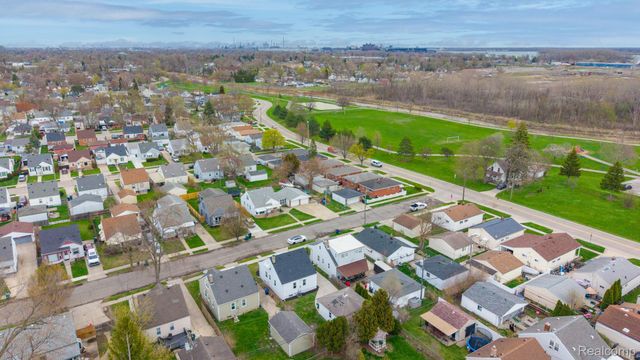 437 Mayflower Avenue, Lincoln Park, MI 48146