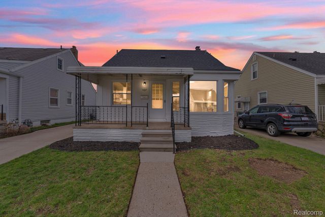 437 Mayflower Avenue, Lincoln Park, MI 48146