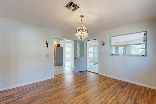 2233 2nd Street SW, Vero Beach, FL 32962