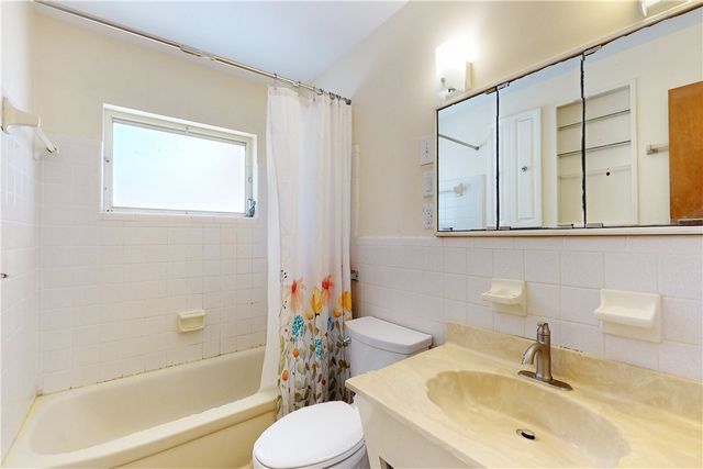 2233 2nd Street SW, Vero Beach, FL 32962