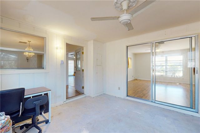 2233 2nd Street SW, Vero Beach, FL 32962