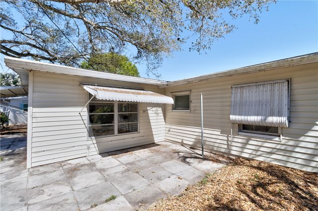 2233 2nd Street SW, Vero Beach, FL 32962