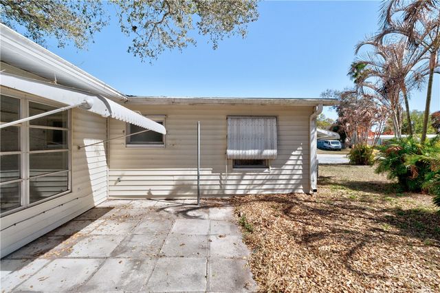 2233 2nd Street SW, Vero Beach, FL 32962