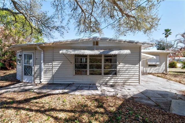 2233 2nd Street SW, Vero Beach, FL 32962