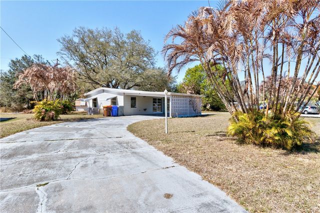 2233 2nd Street SW, Vero Beach, FL 32962