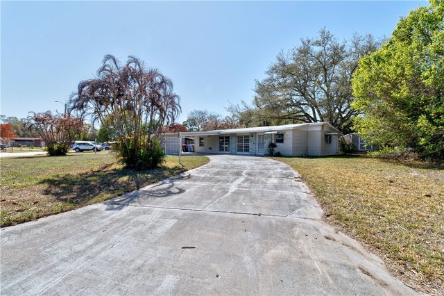 2233 2nd Street SW, Vero Beach, FL 32962