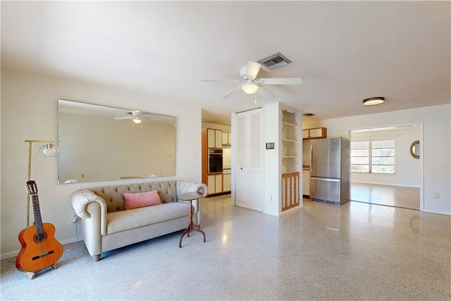 2233 2nd Street SW, Vero Beach, FL 32962