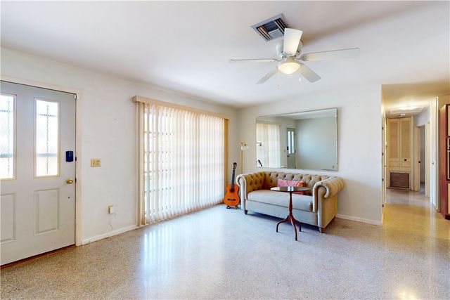 2233 2nd Street SW, Vero Beach, FL 32962