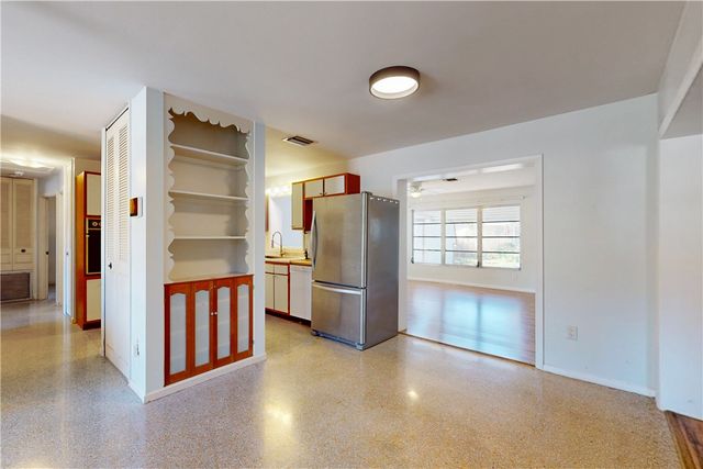 2233 2nd Street SW, Vero Beach, FL 32962