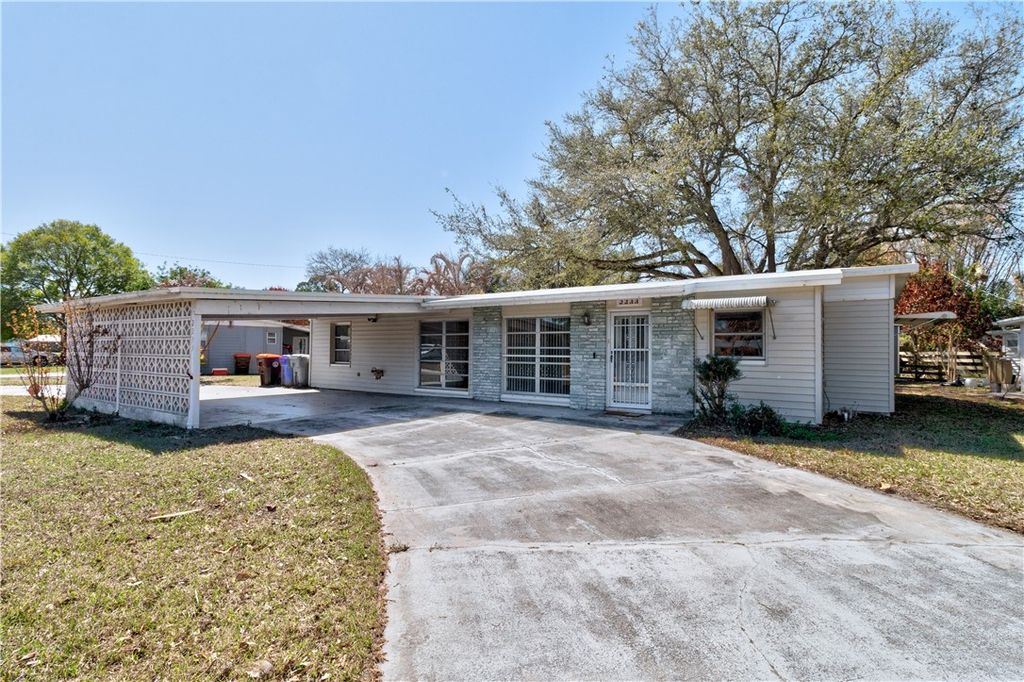 2233 2nd Street SW, Vero Beach, FL 32962