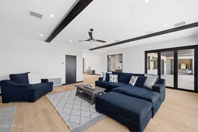 8200 N CHARLES Drive, Paradise Valley, AZ 85253