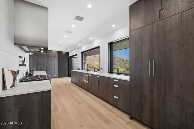 8200 N CHARLES Drive, Paradise Valley, AZ 85253