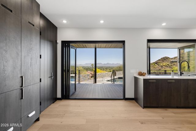 8200 N CHARLES Drive, Paradise Valley, AZ 85253