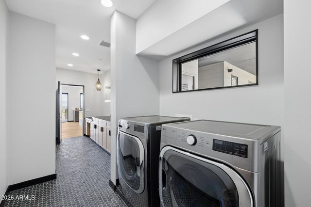 8200 N CHARLES Drive, Paradise Valley, AZ 85253