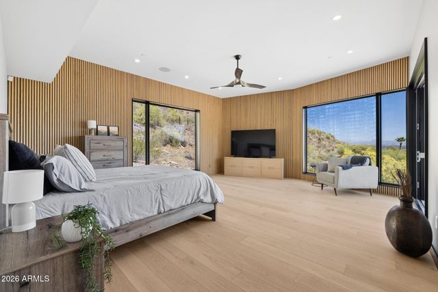 8200 N CHARLES Drive, Paradise Valley, AZ 85253