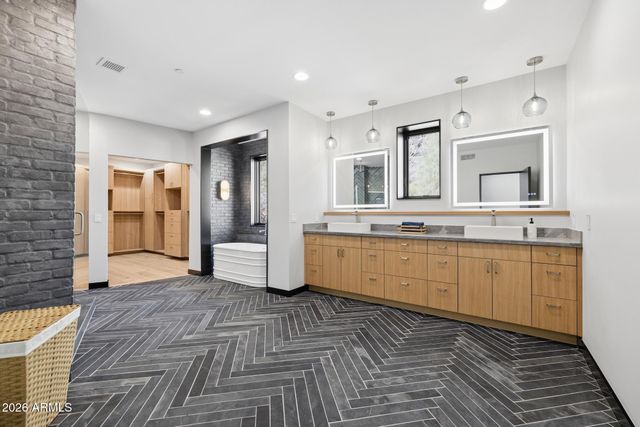 8200 N CHARLES Drive, Paradise Valley, AZ 85253