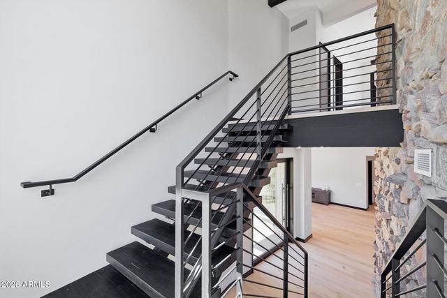 8200 N CHARLES Drive, Paradise Valley, AZ 85253