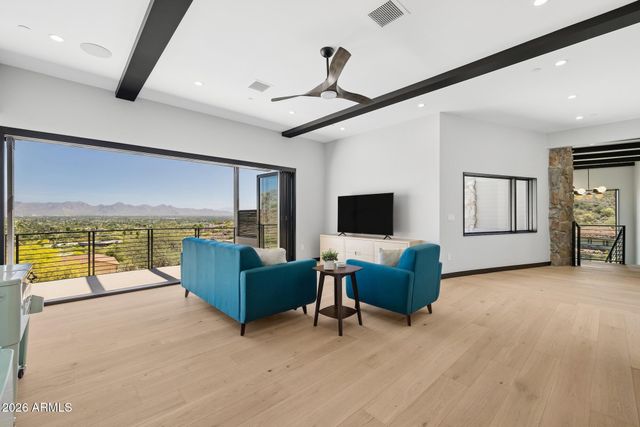 8200 N CHARLES Drive, Paradise Valley, AZ 85253